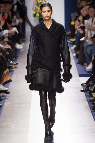 Look 11